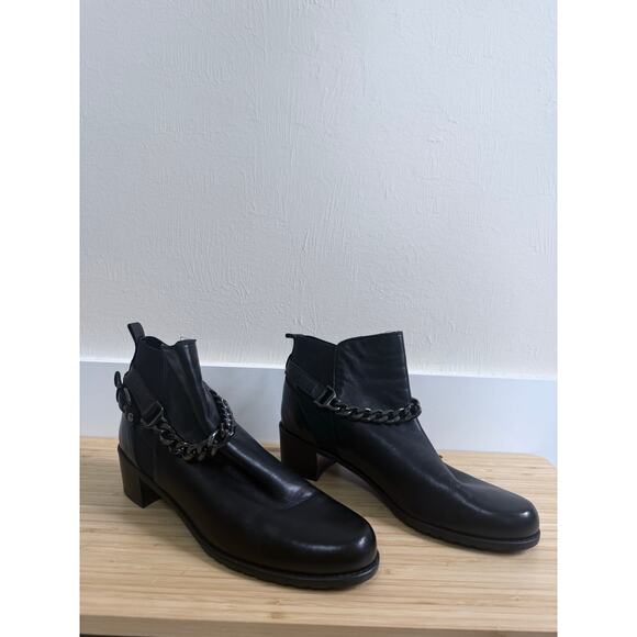 STUART WEITZMAN OnTheStreet supple black leather chainlink pull on moto boots - Picture 12 of 12